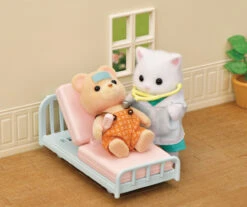Sylvanian Families - Village Doctor Starter Set -Children Toys Shop 13 06168.1678365118
