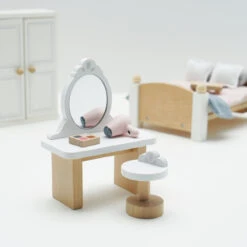 Le Toy Van - Daisylane Master Bedroom Furniture Set -Children Toys Shop LEME057 94578.1680753725