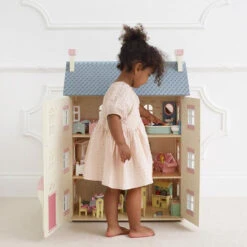 Le Toy Van Dolls House - Cherry Tree Hall -Children Toys Shop cherry tree hall girl putting boy doll in bath 720x720 22338.1639625970